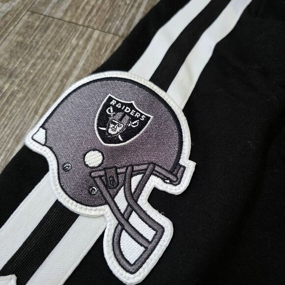 Las Vegas Raiders New Era NFL Shorts Chenille Embrodery Logos Black White XXL LE - Picture 6 of 11